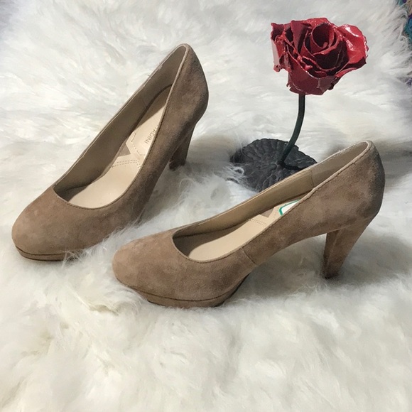 Adrienne Vittadini nude suede high heels platform Size 6 1/2 tan nude color - Picture 1 of 11
